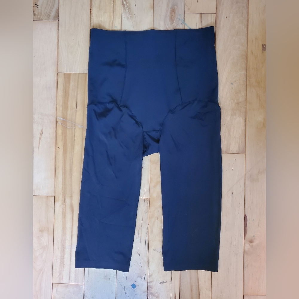 Black Shapewear Lifting & Enhancing Crop Leggings Size XL